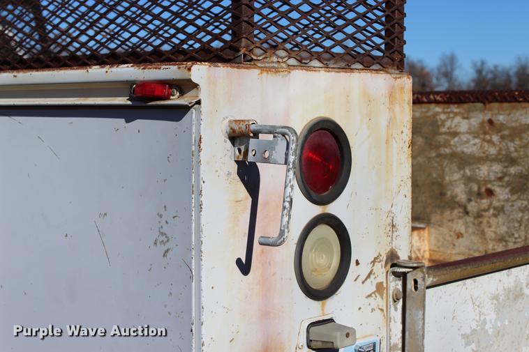 image for item BE9383 2001 Ford F550 utility truck