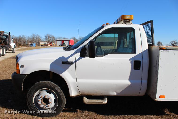 image for item BE9383 2001 Ford F550 utility truck