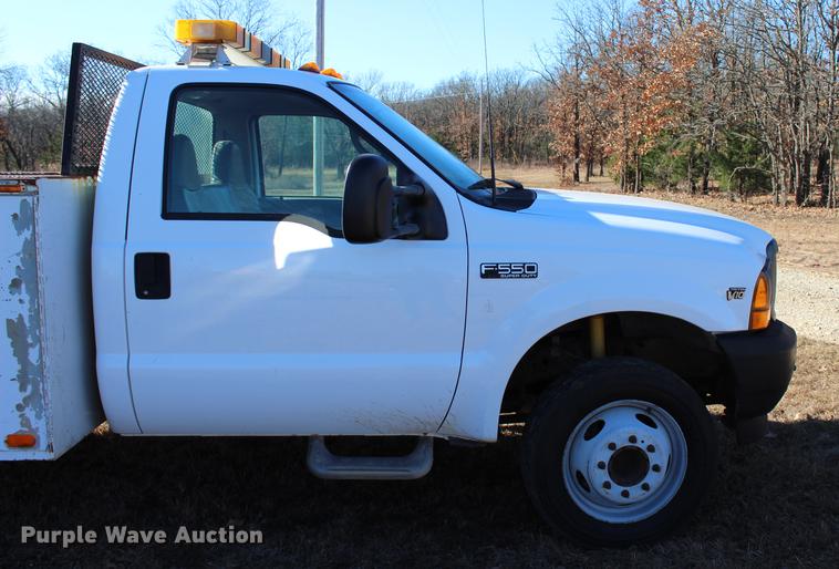 image for item BE9383 2001 Ford F550 utility truck