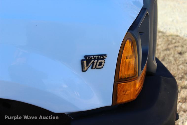image for item BE9383 2001 Ford F550 utility truck