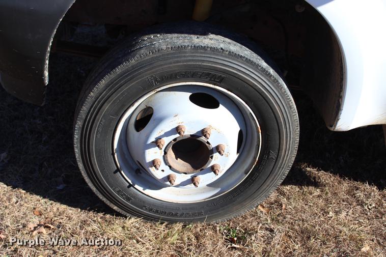 image for item BE9383 2001 Ford F550 utility truck