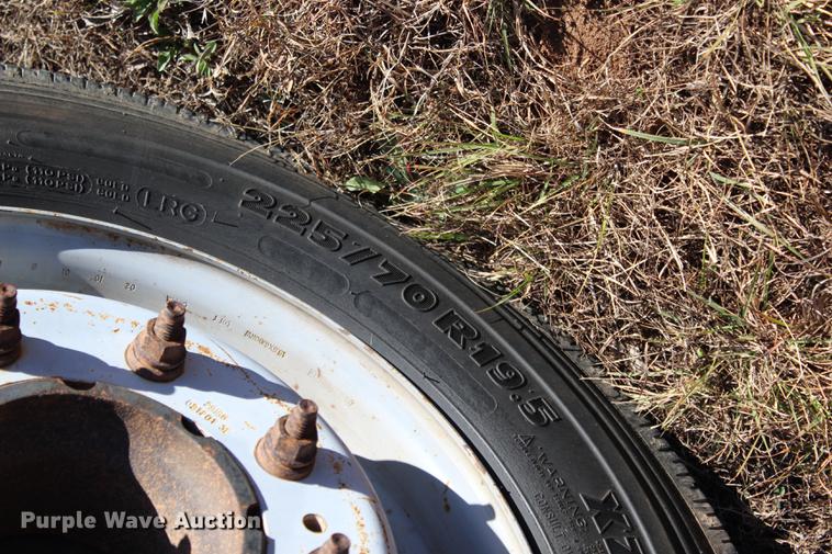 image for item BE9383 2001 Ford F550 utility truck