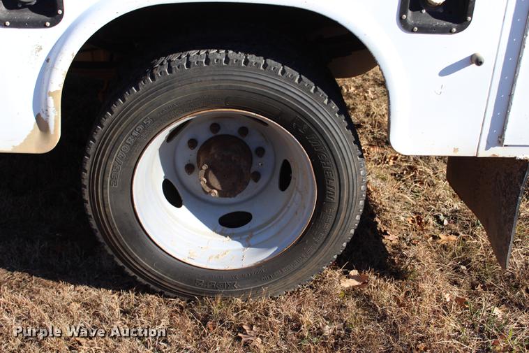 image for item BE9383 2001 Ford F550 utility truck