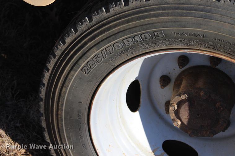 image for item BE9383 2001 Ford F550 utility truck