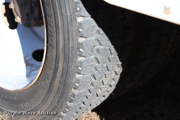 image for item BE9383 2001 Ford F550 utility truck