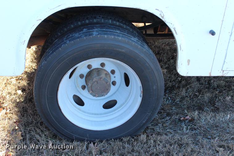 image for item BE9383 2001 Ford F550 utility truck