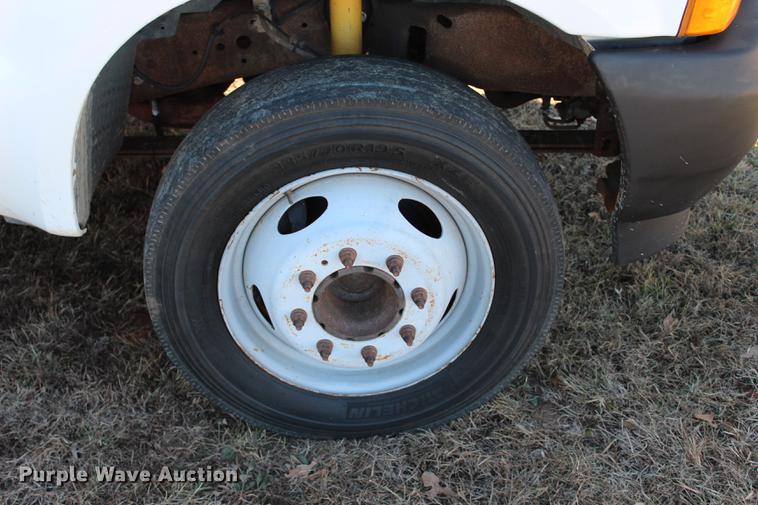 image for item BE9383 2001 Ford F550 utility truck