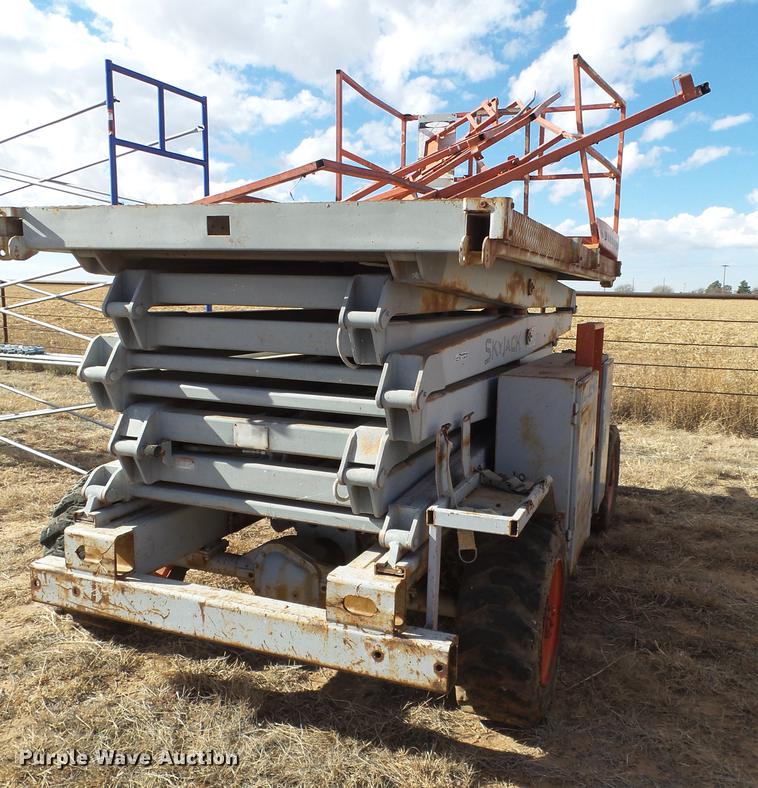 image for item BJ9880 Sky Jack 8241F scissor lift