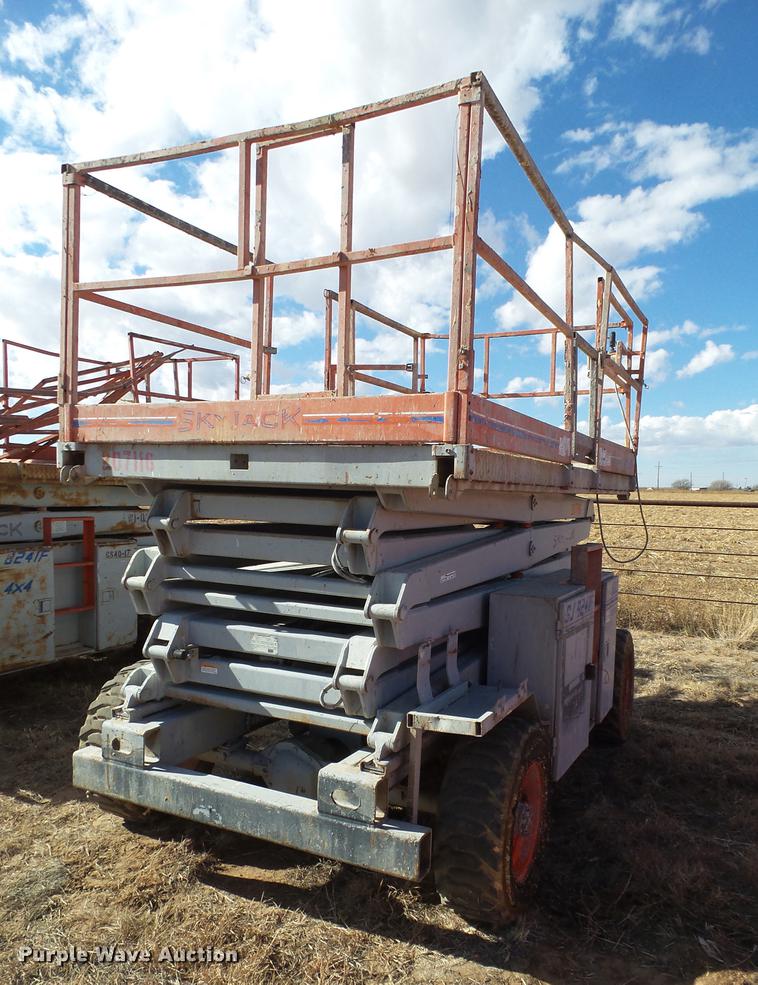 image for item BJ9881 Sky Jack 8241F scissor lift