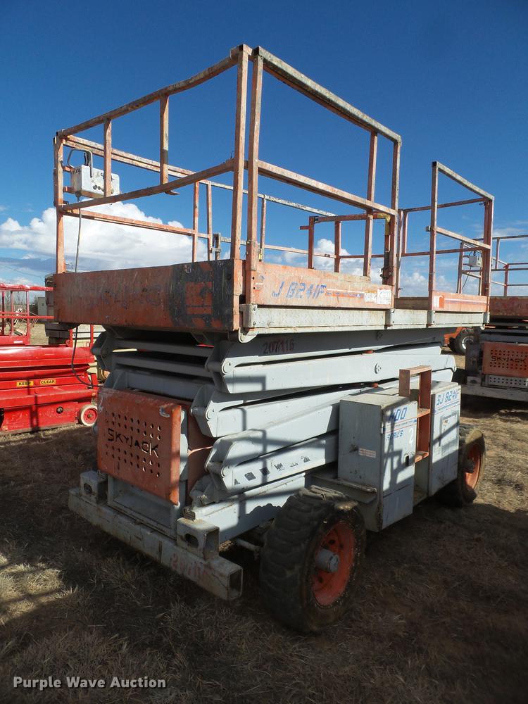 image for item BJ9881 Sky Jack 8241F scissor lift