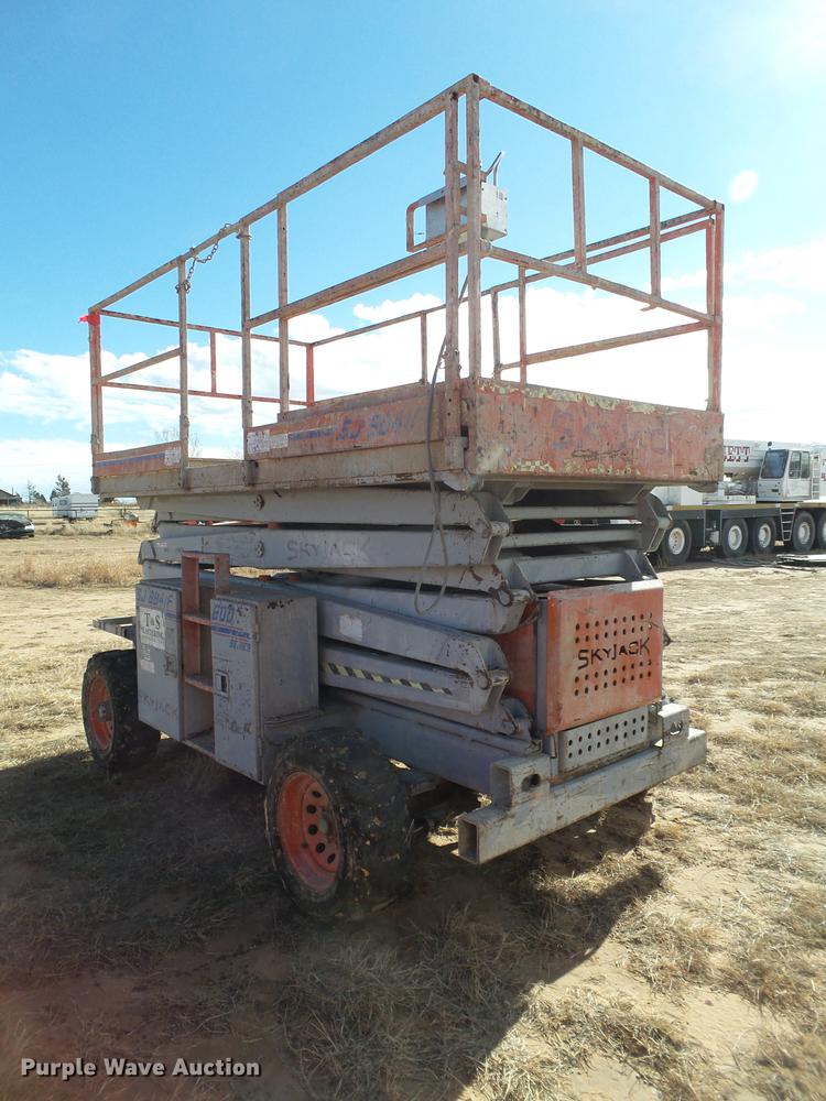 image for item BJ9882 Sky Jack 8841F scissor lift