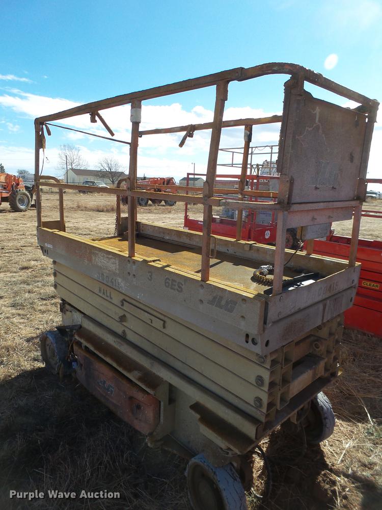 image for item BJ9887 JLG 3246ES scissor lift