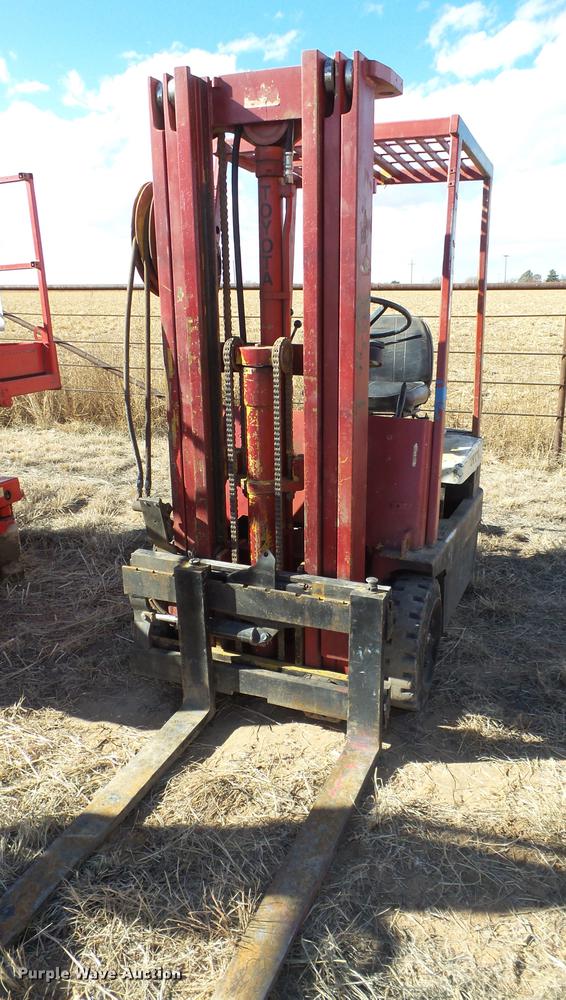 image for item BJ9889 Toyota FBEC10 forklift