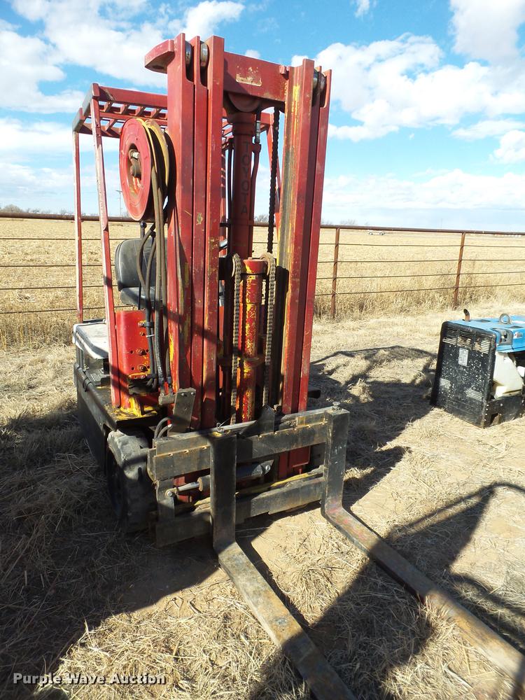 image for item BJ9889 Toyota FBEC10 forklift