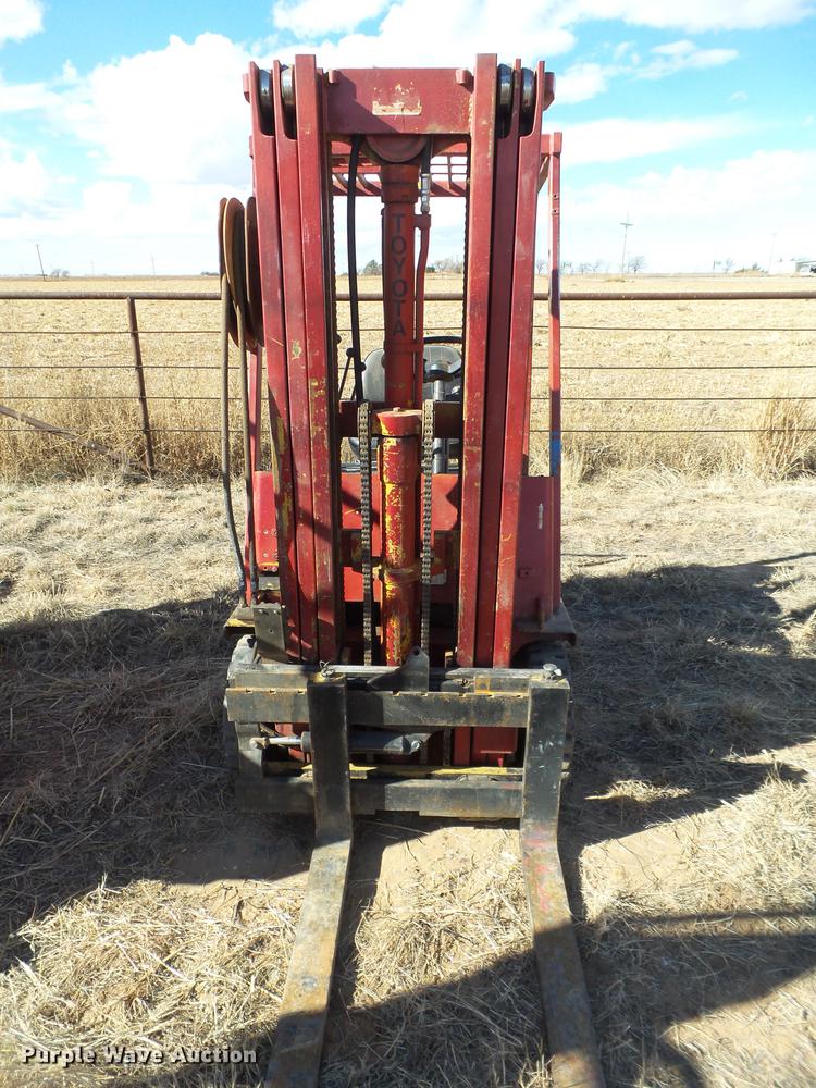 image for item BJ9889 Toyota FBEC10 forklift