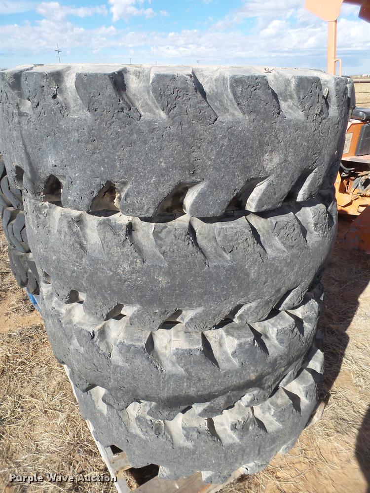 image for item BJ9894 14.00-24/1.00 solid tires