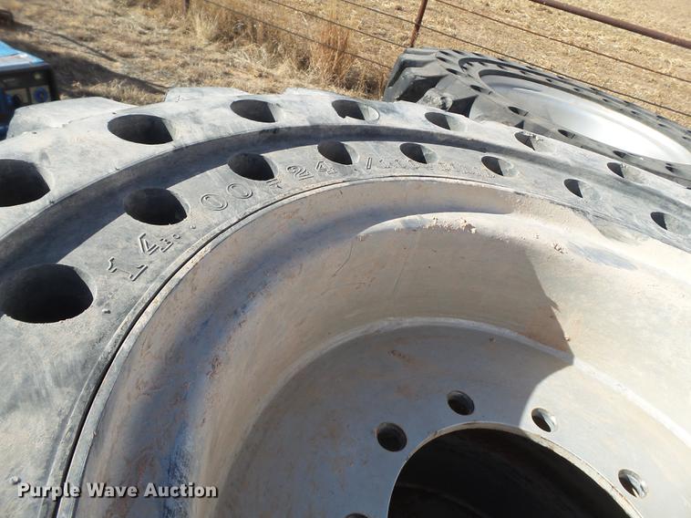 image for item BJ9894 14.00-24/1.00 solid tires