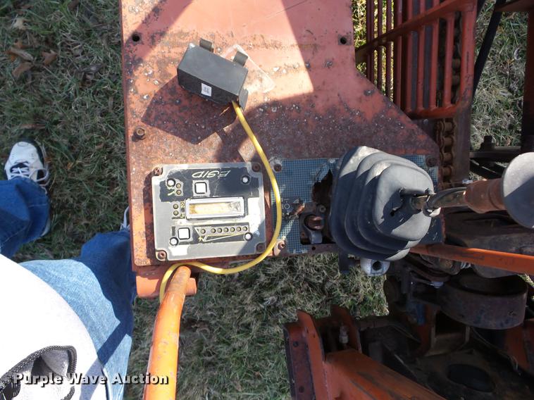 image for item CB9372 1999 Ditch Witch JT920L directional drill