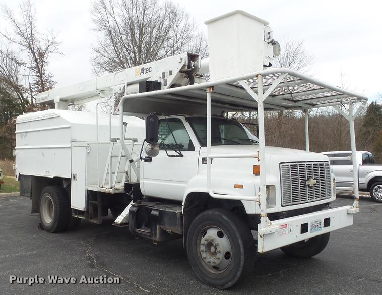 image for item CC9724 2002 Chevrolet C7500 bucket truck