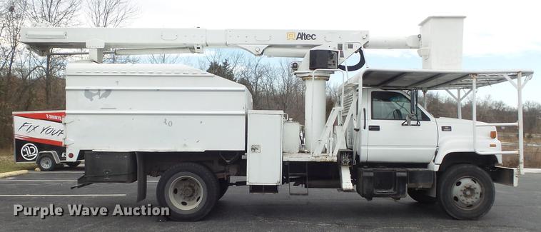 image for item CC9724 2002 Chevrolet C7500 bucket truck