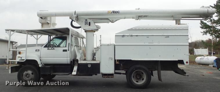 image for item CC9724 2002 Chevrolet C7500 bucket truck