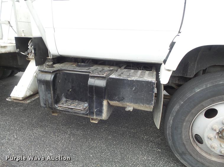 image for item CC9724 2002 Chevrolet C7500 bucket truck