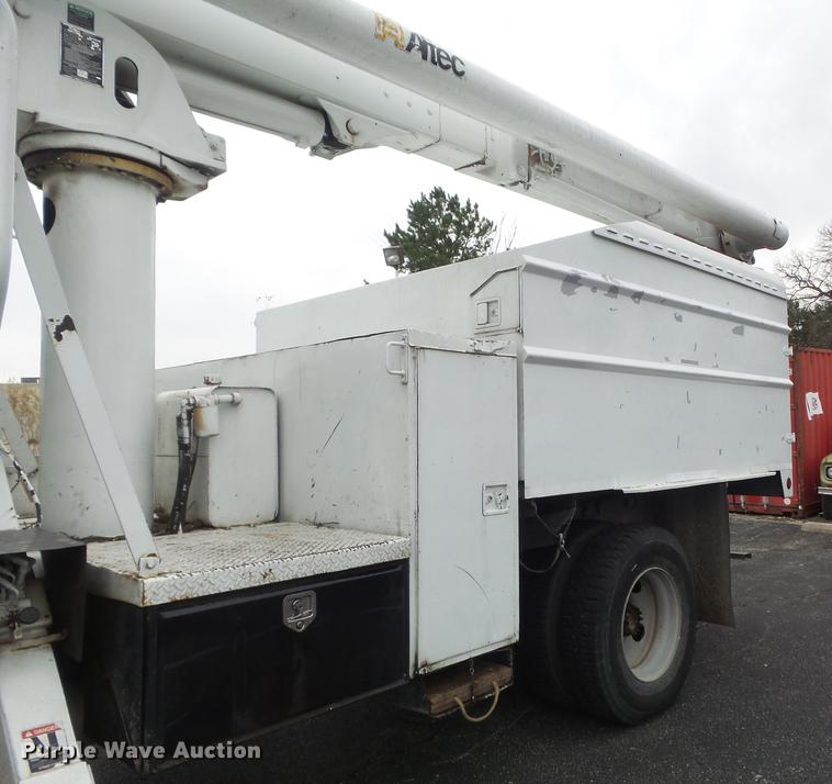 image for item CC9724 2002 Chevrolet C7500 bucket truck