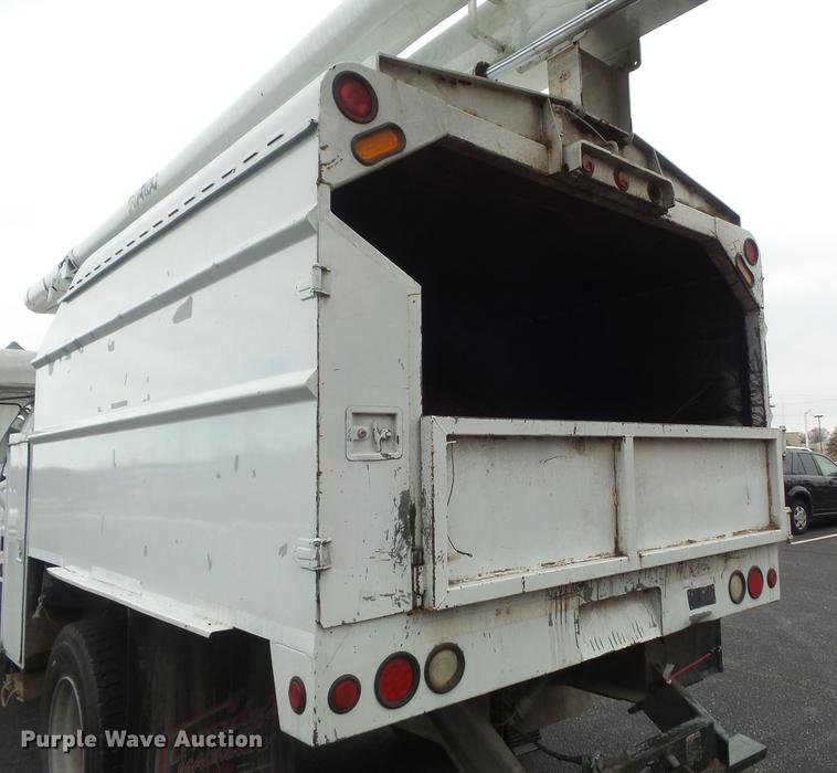 image for item CC9724 2002 Chevrolet C7500 bucket truck