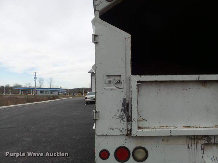 image for item CC9724 2002 Chevrolet C7500 bucket truck