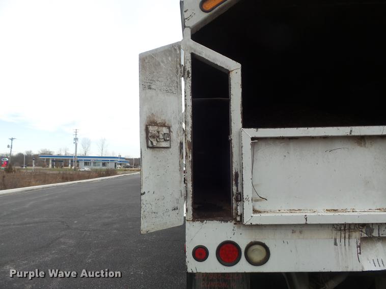 image for item CC9724 2002 Chevrolet C7500 bucket truck