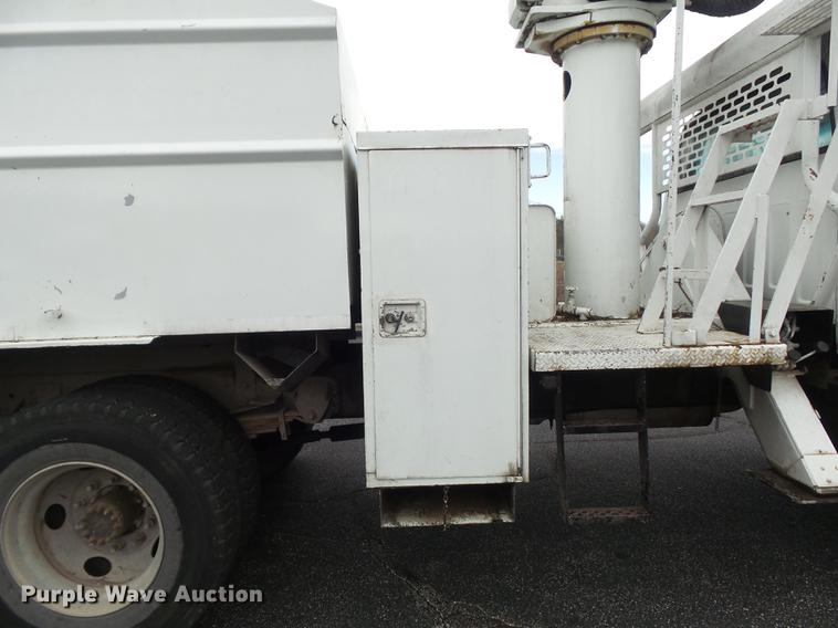 image for item CC9724 2002 Chevrolet C7500 bucket truck