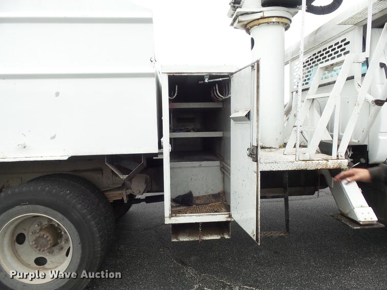 image for item CC9724 2002 Chevrolet C7500 bucket truck