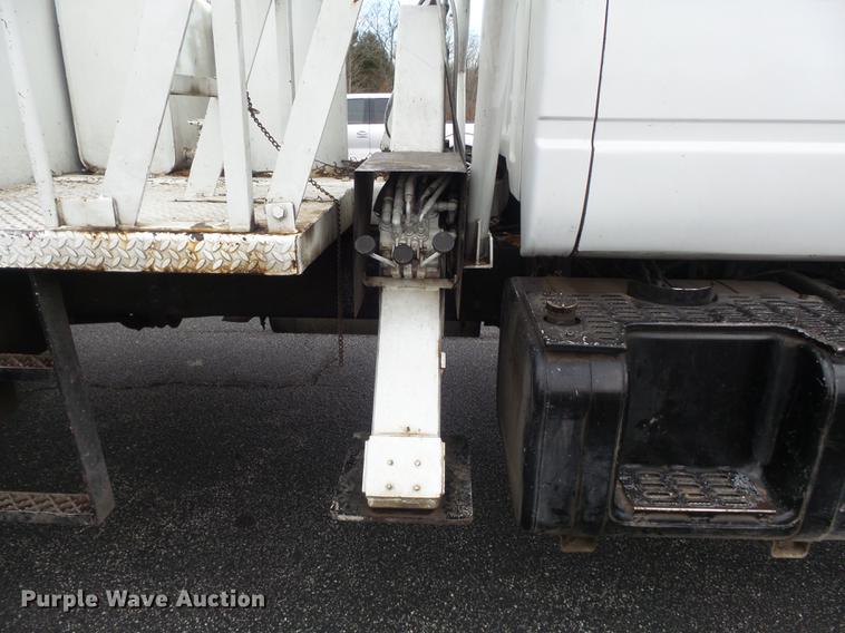 image for item CC9724 2002 Chevrolet C7500 bucket truck