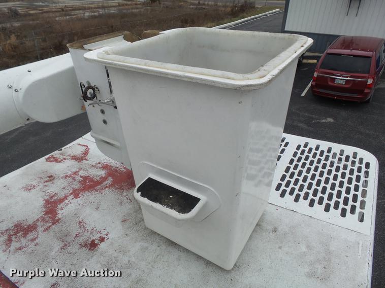 image for item CC9724 2002 Chevrolet C7500 bucket truck