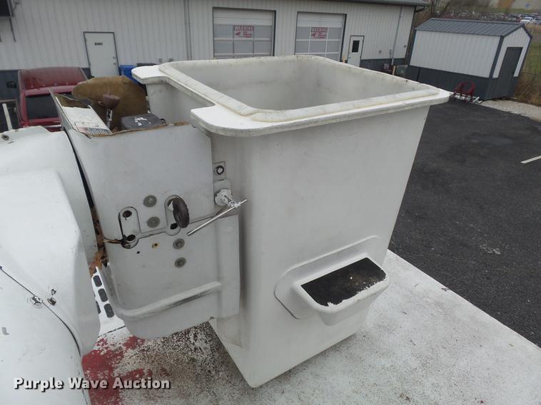 image for item CC9724 2002 Chevrolet C7500 bucket truck