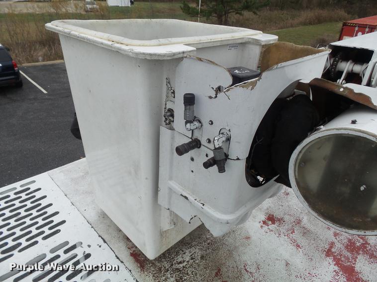 image for item CC9724 2002 Chevrolet C7500 bucket truck