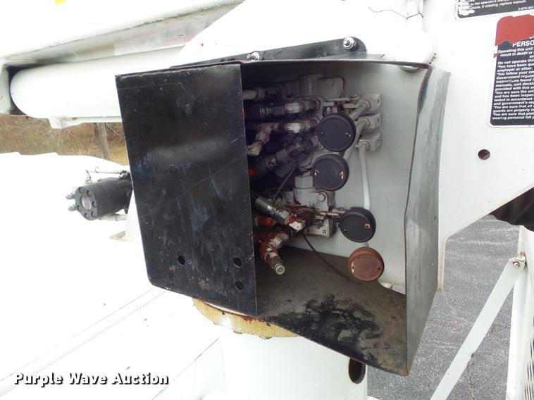 image for item CC9724 2002 Chevrolet C7500 bucket truck