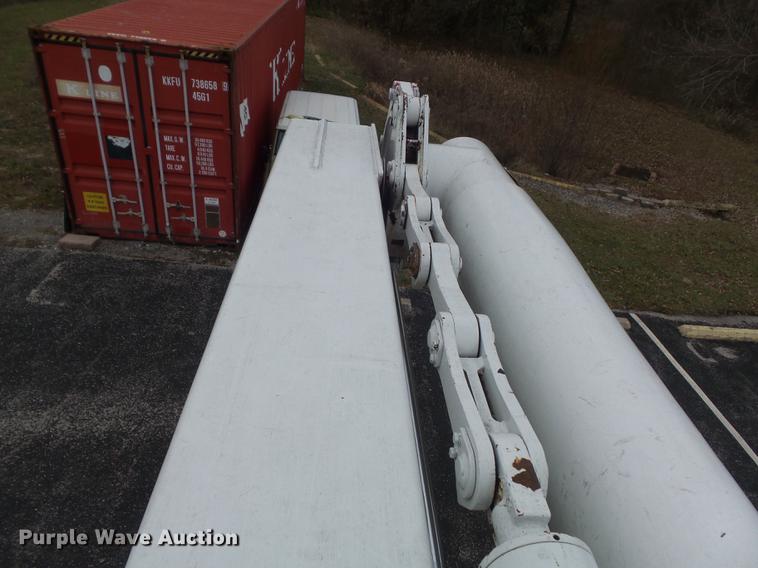 image for item CC9724 2002 Chevrolet C7500 bucket truck