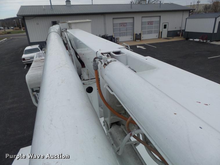 image for item CC9724 2002 Chevrolet C7500 bucket truck