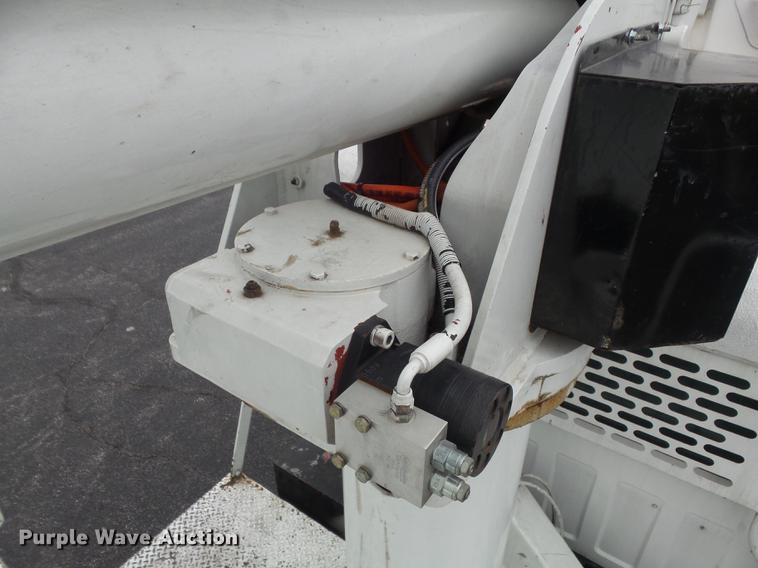 image for item CC9724 2002 Chevrolet C7500 bucket truck