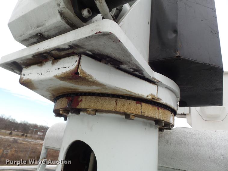 image for item CC9724 2002 Chevrolet C7500 bucket truck