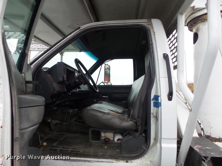 image for item CC9724 2002 Chevrolet C7500 bucket truck