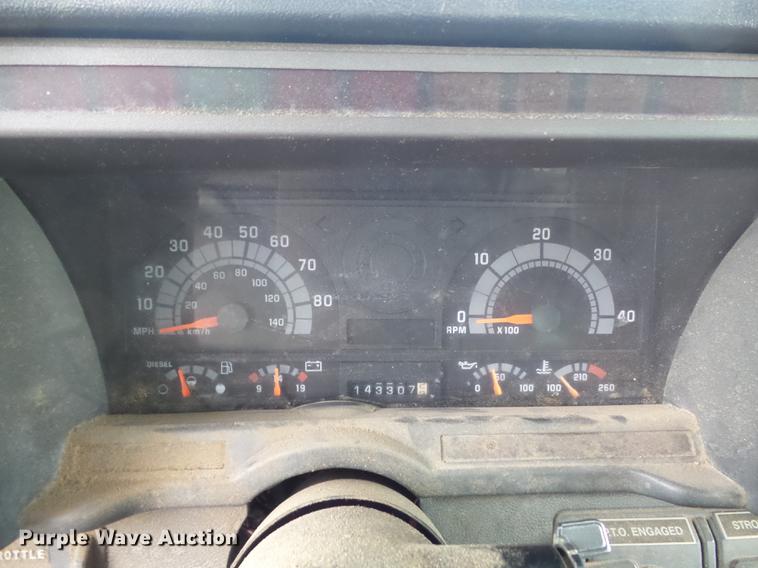 image for item CC9724 2002 Chevrolet C7500 bucket truck