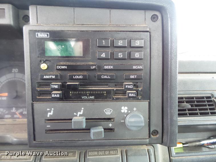 image for item CC9724 2002 Chevrolet C7500 bucket truck