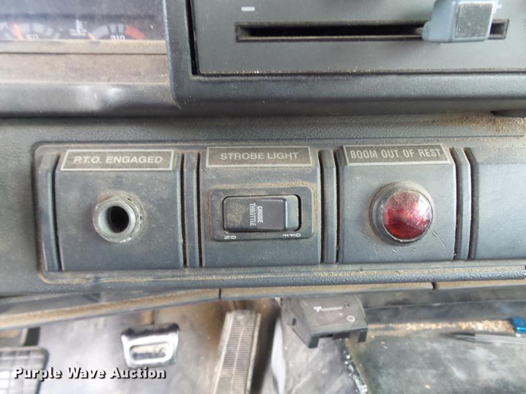 image for item CC9724 2002 Chevrolet C7500 bucket truck