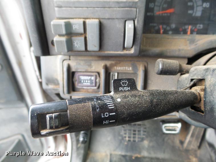 image for item CC9724 2002 Chevrolet C7500 bucket truck