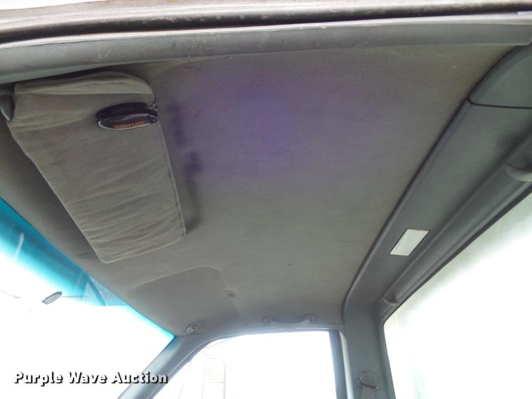 image for item CC9724 2002 Chevrolet C7500 bucket truck