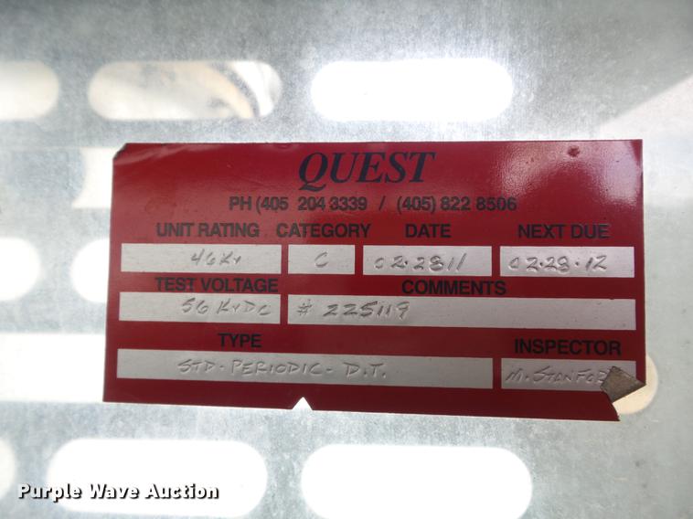 image for item CC9724 2002 Chevrolet C7500 bucket truck