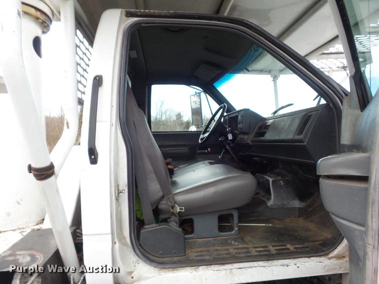 image for item CC9724 2002 Chevrolet C7500 bucket truck