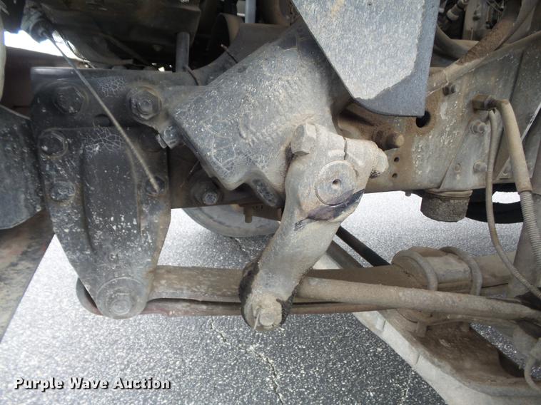 image for item CC9724 2002 Chevrolet C7500 bucket truck